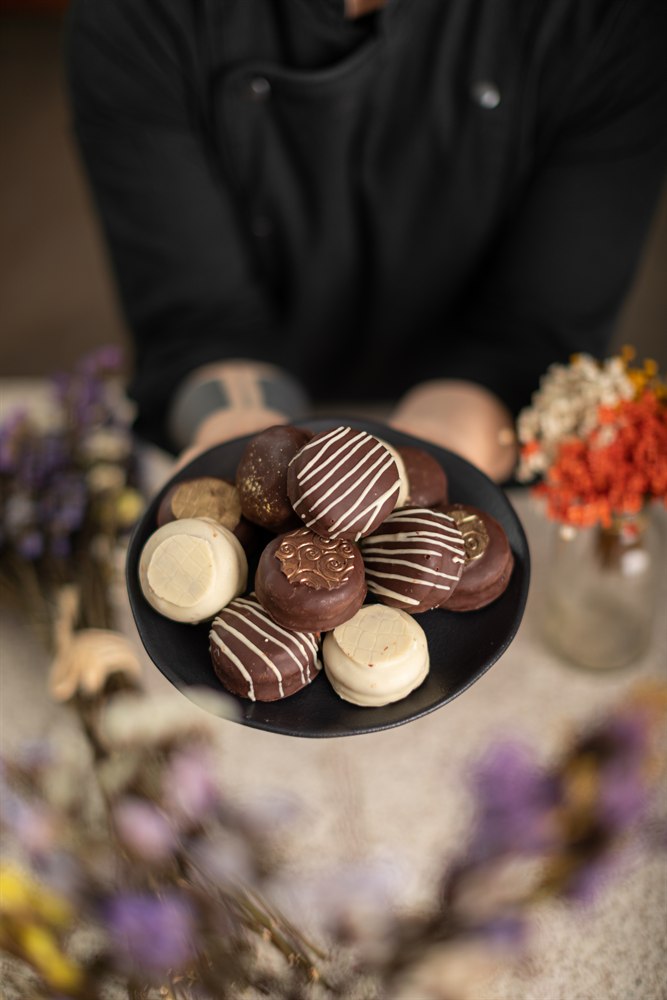 Pão de melado vegetal com casquinha de chocolate nobre e miolo macio