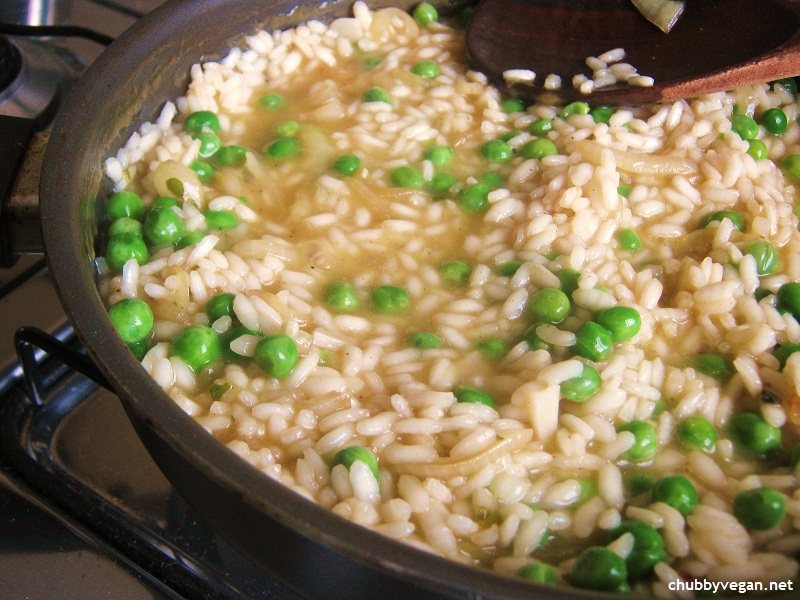 Risotto-de-cebola-e-ervilha-fresca-chubbyvegan